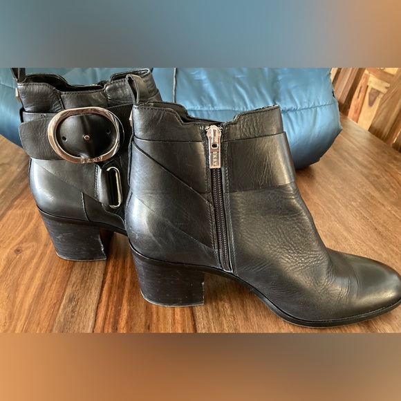 DKNY black leather Chelsea dress ankle boots - Picture 3 of 7